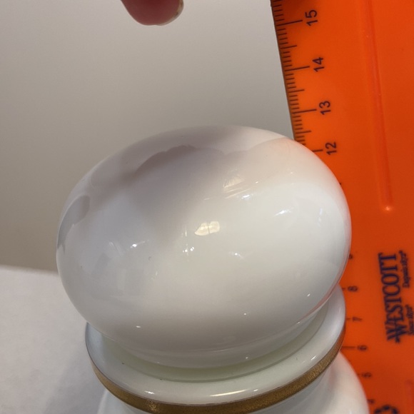 Vintage Milk Glass Apothecary Jar with bubble lid. Made in Belgium. - Picture 7 of 12